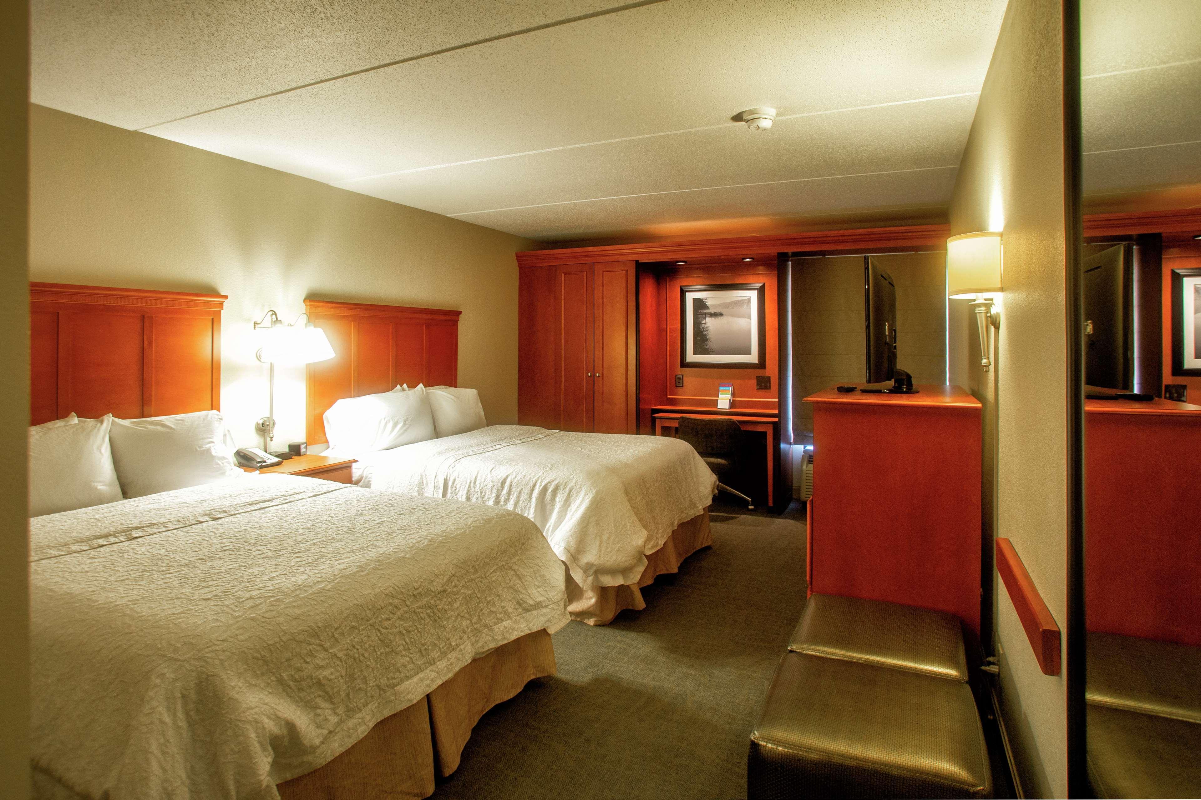 Hampton Inn Wheeling Exterior photo