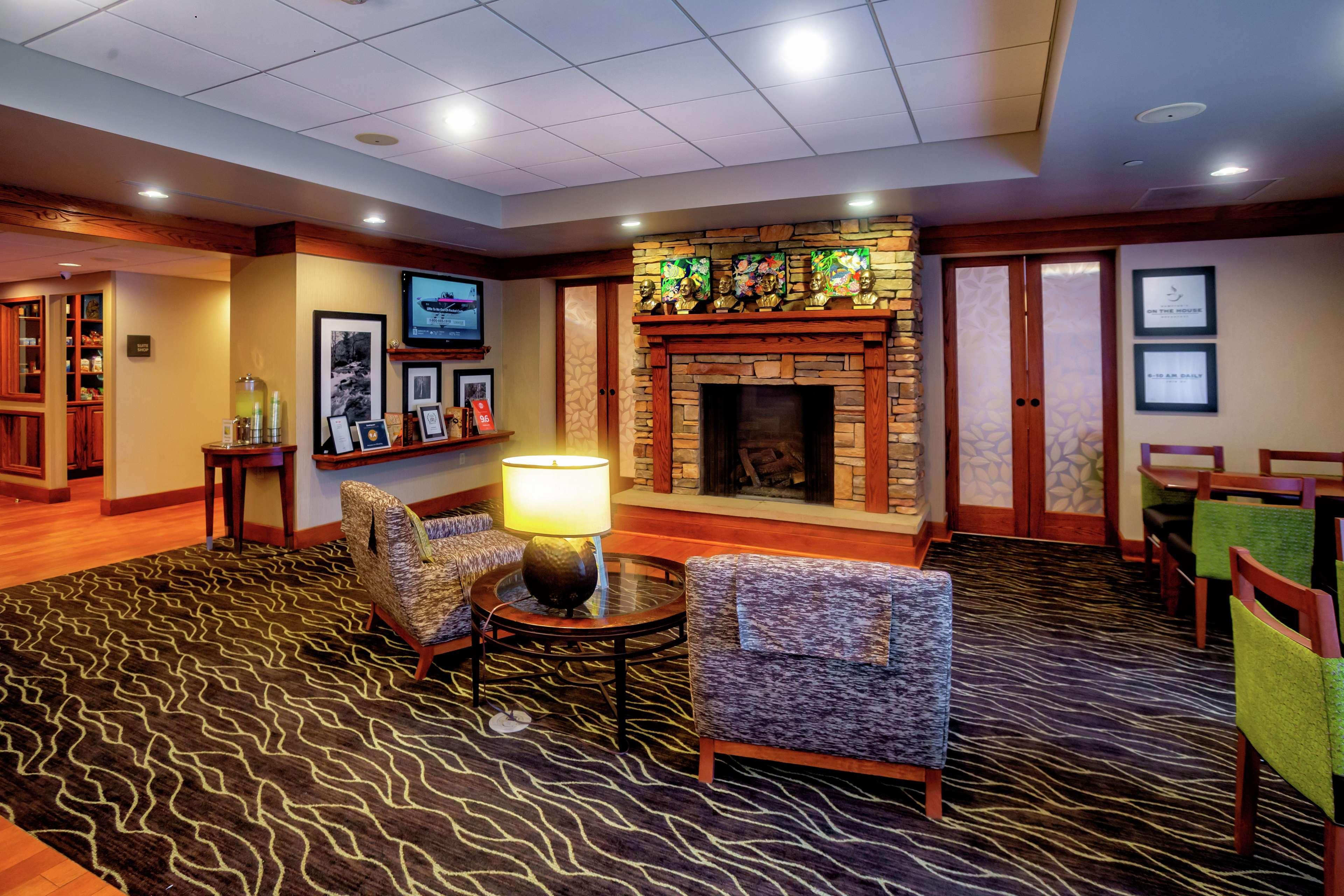Hampton Inn Wheeling Exterior photo