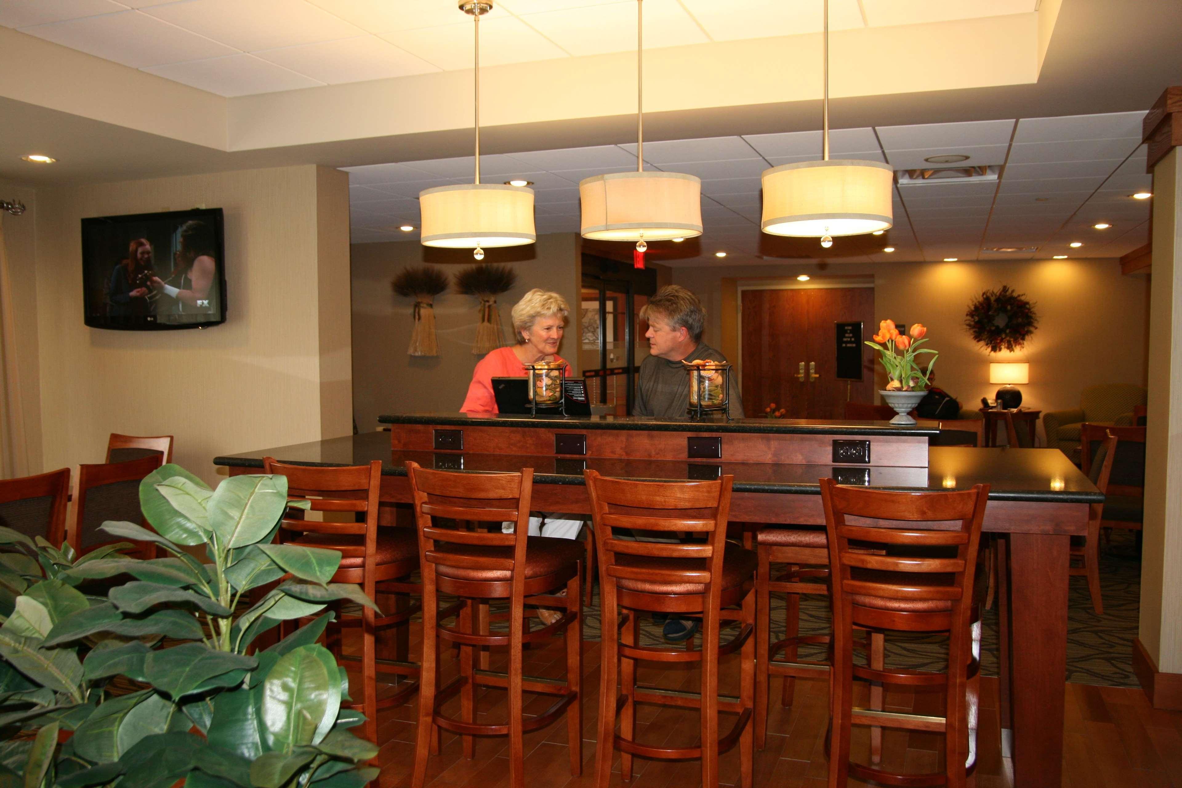 Hampton Inn Wheeling Restaurant photo