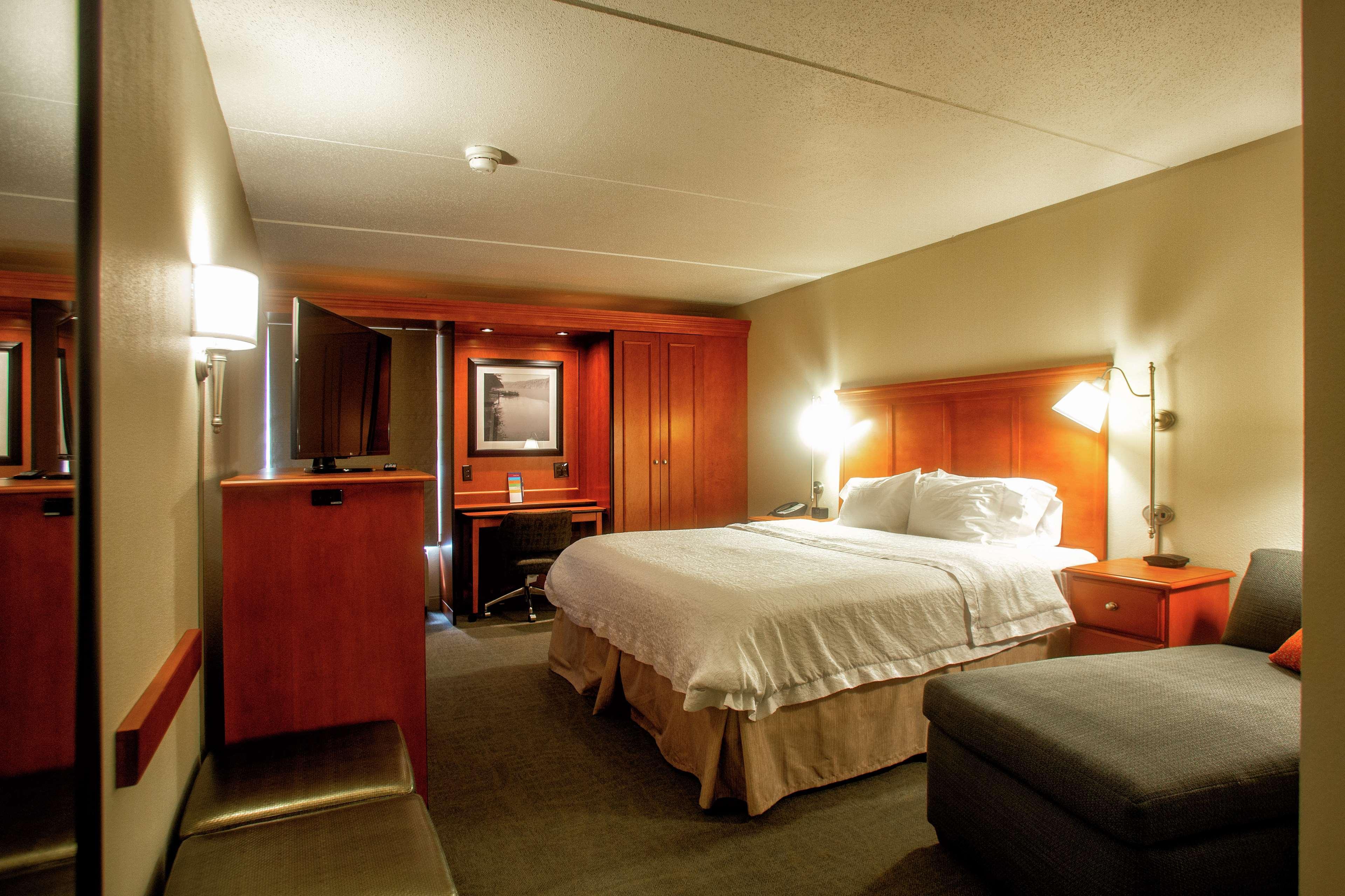 Hampton Inn Wheeling Exterior photo