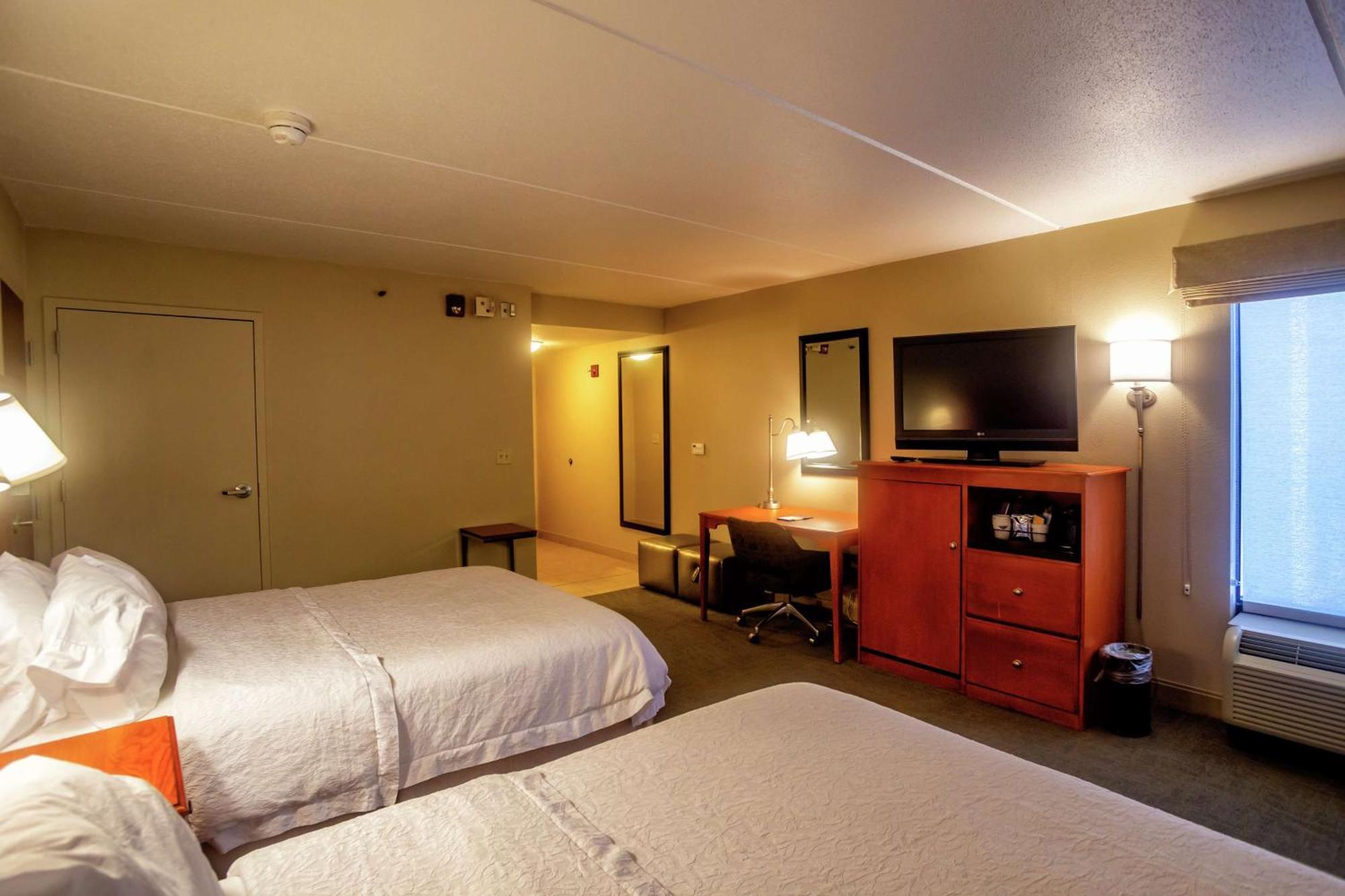 Hampton Inn Wheeling Exterior photo