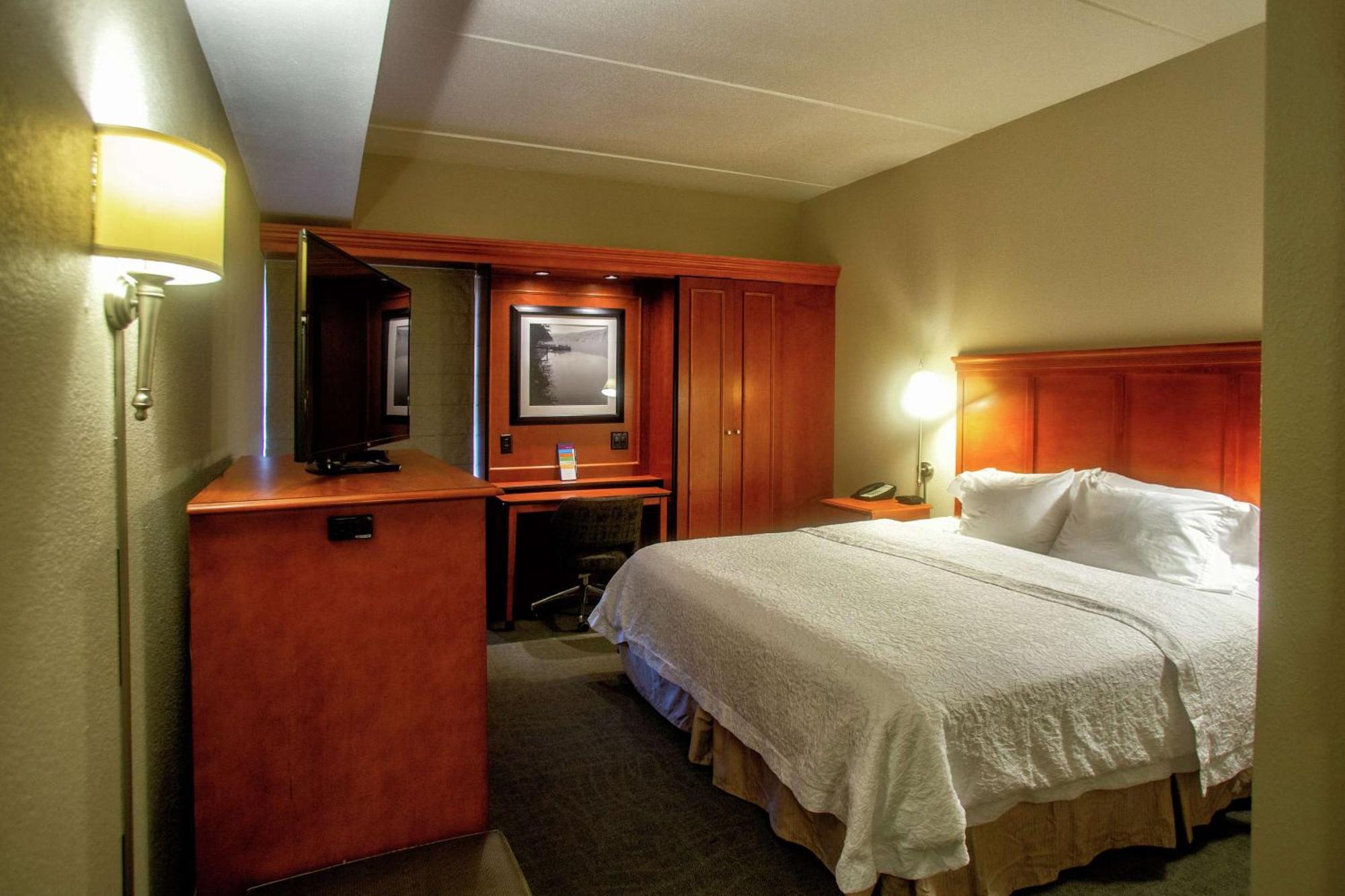 Hampton Inn Wheeling Exterior photo