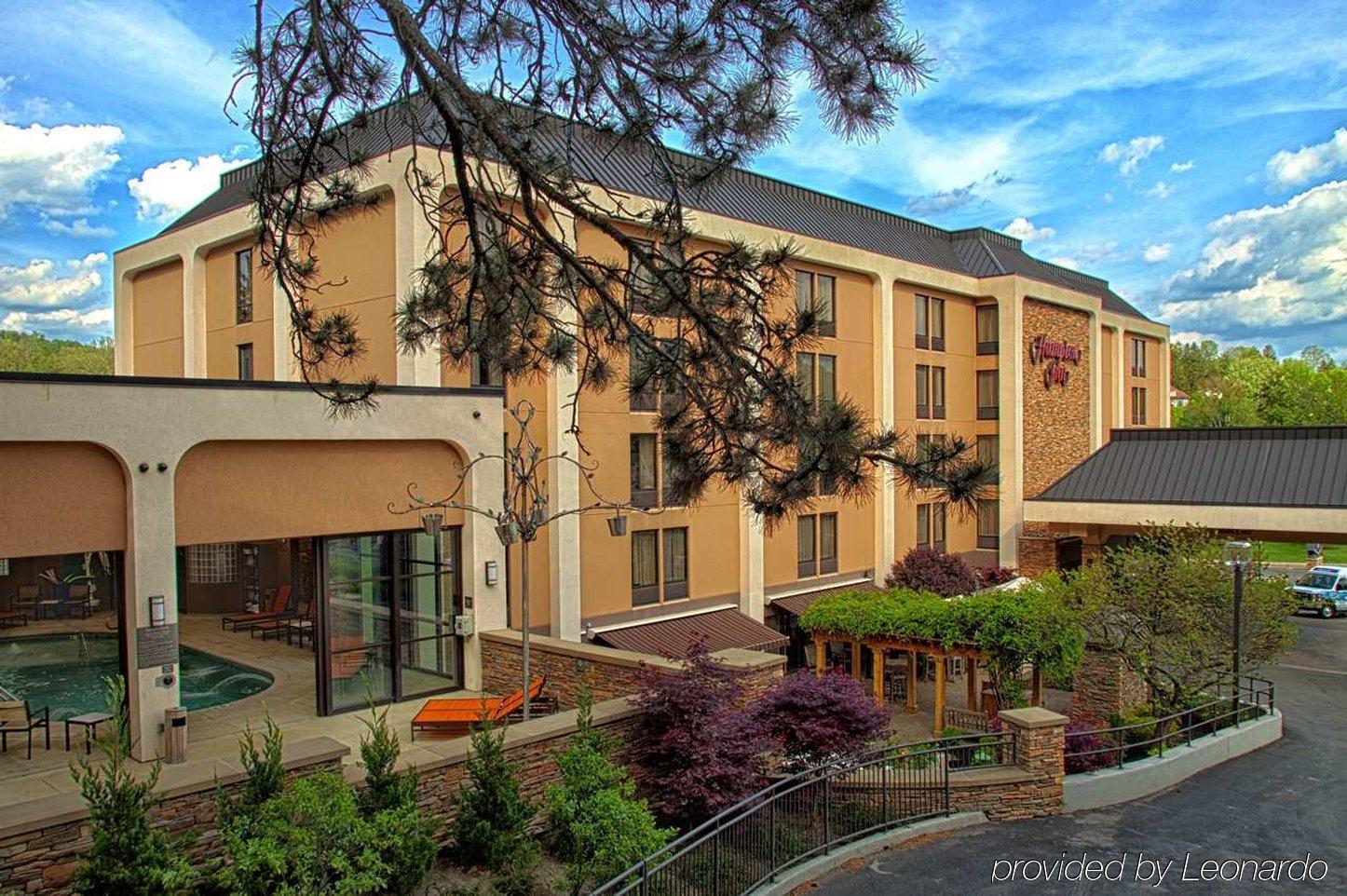 Hampton Inn Wheeling Exterior photo